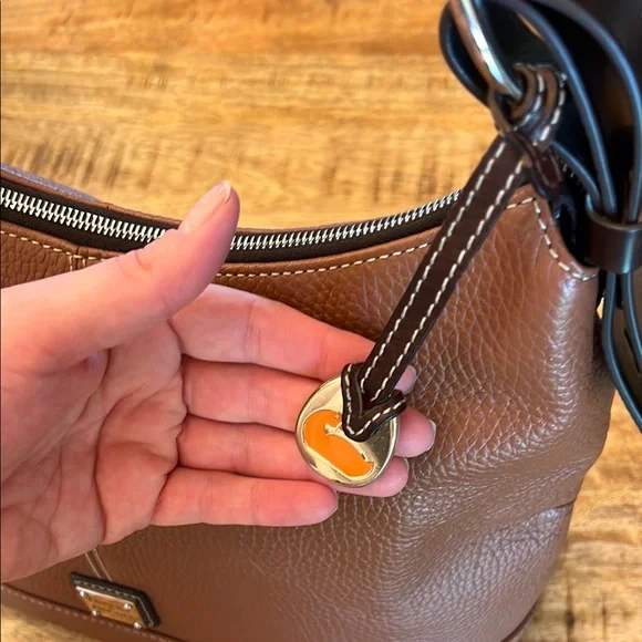 Dooney & Bourke 🦆 Elegant Brown Pebbled  Leather Shoulder Bag EUC - Picture 9 of 15
